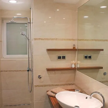 Luxurious Mediterranean Neva شيبينيك