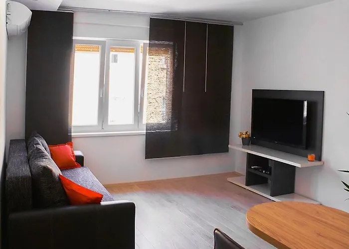 Luxurious Mediterranean Neva شيبينيك