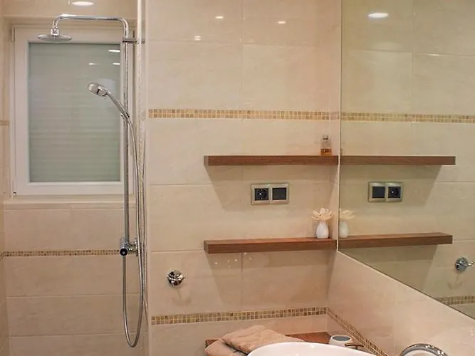 Luxurious Mediterranean Neva شيبينيك